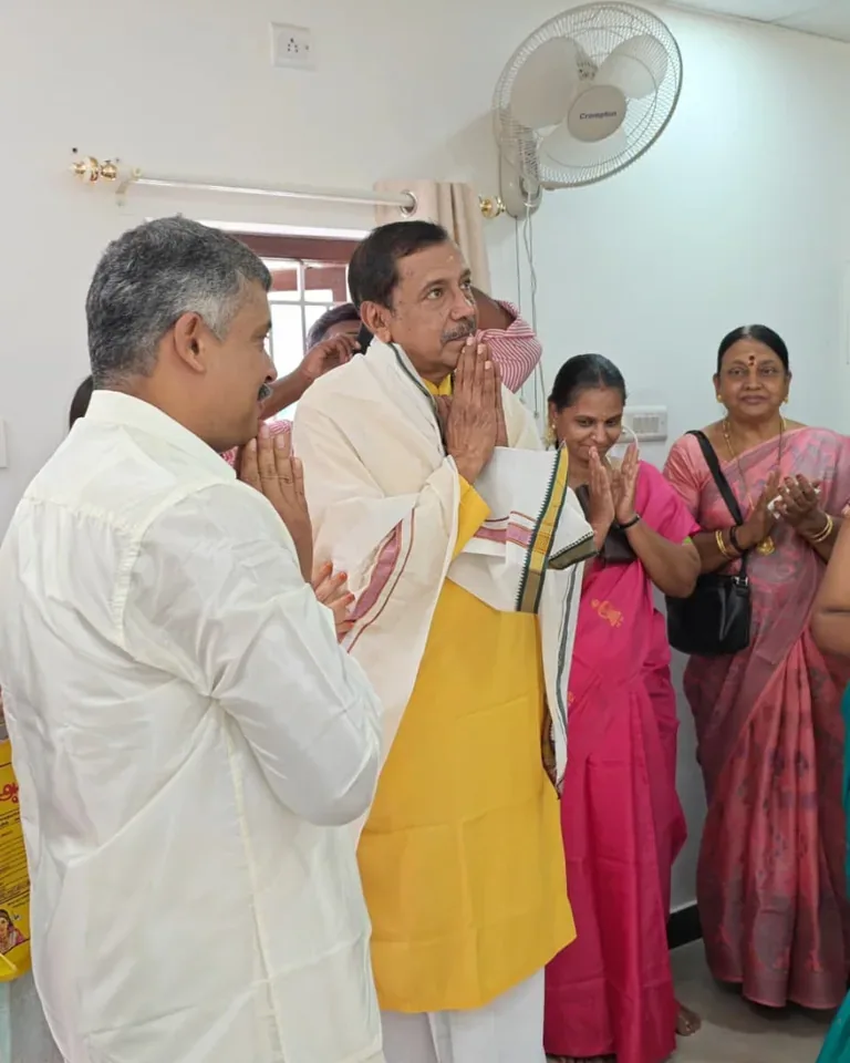 Guests standing together during the Sitaram Ayurveda Coimbatore inauguration